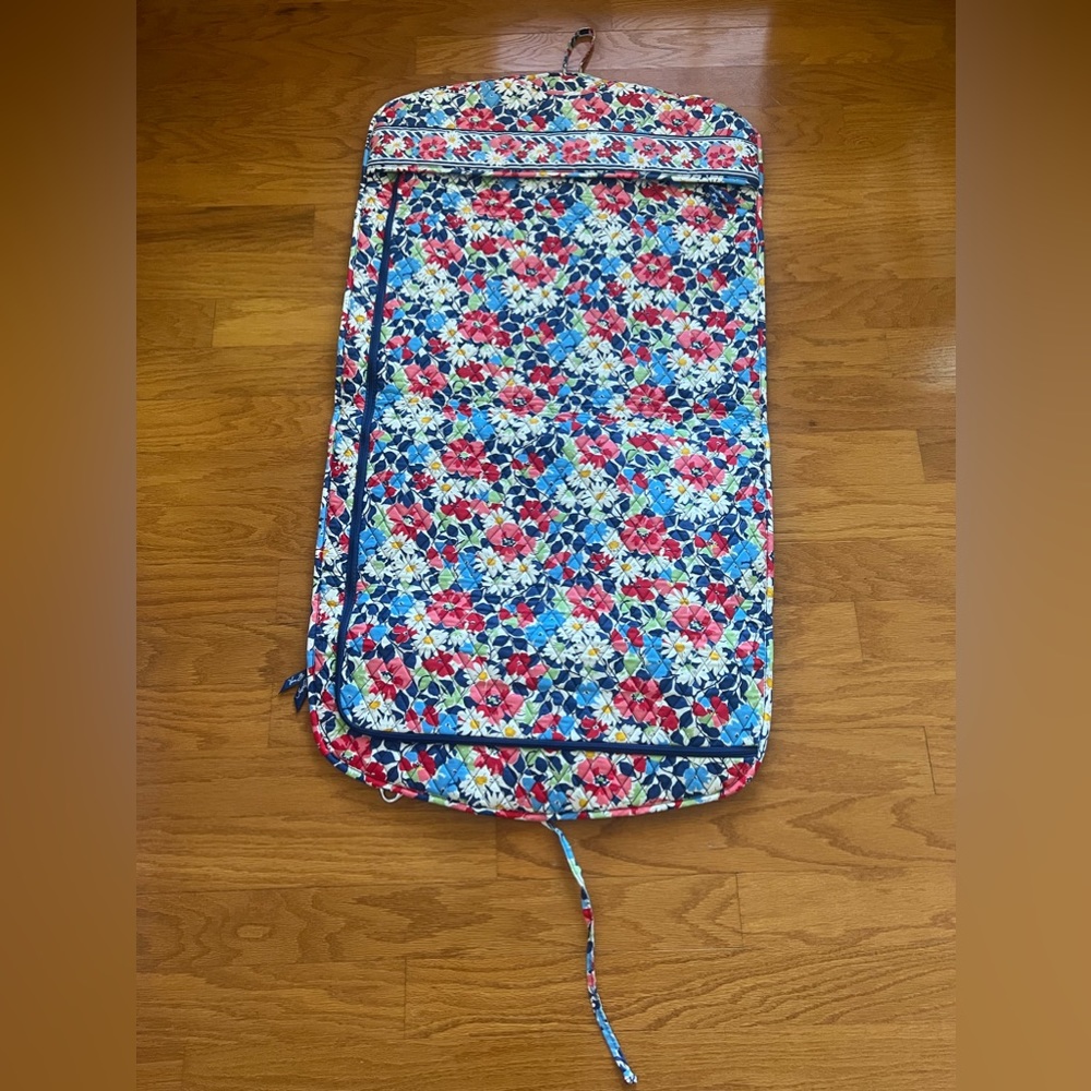 New Without Tag- Vera Bradley Garment Organizer Travel Bag